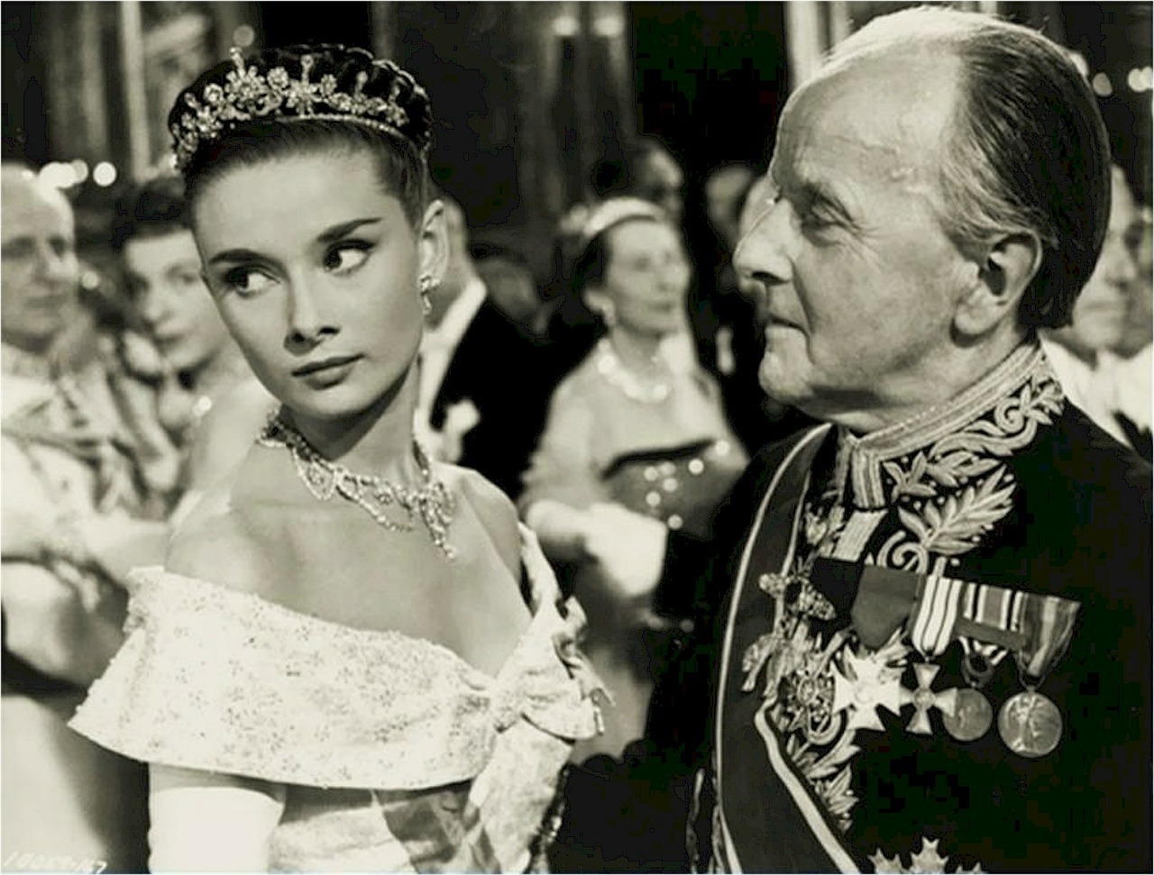 Macintosh HD:Users:vincentcolistro:Downloads:audrey-hepburn-519382_1280.jpg